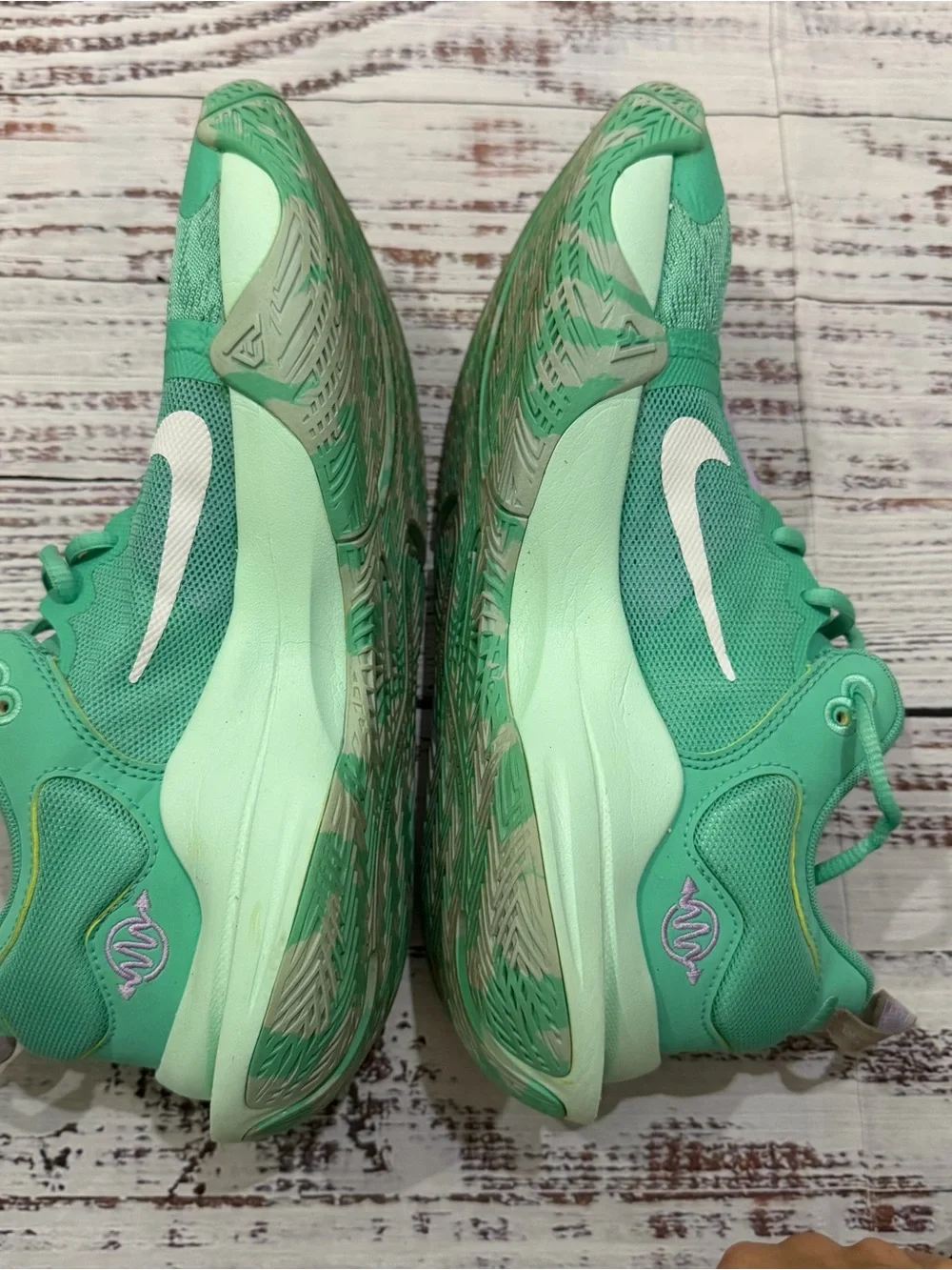 Nike Giannis basketball shoes size 9